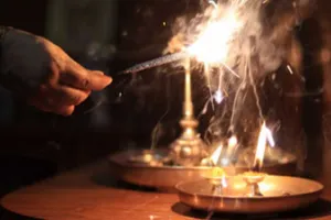 मुरादाबाद: दीपावली पर आतिशबाजी के दौरान आंखों का रखें खास ध्यान, घरेलू नुस्खे अपनाना हो सकता है खतरनाक