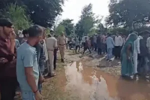 Agra News : दुर्गा प्रतिमा विसर्जन के दौरान बड़ा हादसा, 7 लड़के नदी में डूबे, 6 अब भी लापता