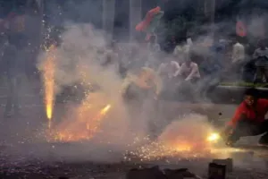 मुजफ्फरनगर में दिवाली पर पटाखों को लेकर दो समुदायों में झड़प, 8 लोग गिरफ्तार, पुलिस ने बढ़ाई सुरक्षा