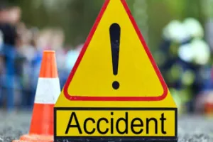 जौनपुर में दर्दनाक हादसा: श्रद्धालुओं से भरी कार ट्रक से टकराई, पति-पत्नी समेत तीन की मौत, तीन गंभीर घायल