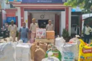 दिवाली से पहले प्रयागराज में बड़ी कार्रवाई: अवैध पटाखों के भंडारण में तीन गिरफ्तार, भारी मात्रा में विस्फोटक बरामद