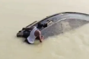 गोरखपुर हादसा: गोर्रा नदी में नाव पलटने से 15 वर्षीय किशोर की मौत, कई लोग बाल-बाल बचे