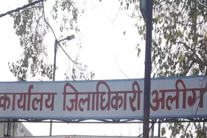 UP News: जीवित महिला को जारी हुआ मृत्यु प्रमाणपत्र, 2022 से अफसरों के चक्कर लगा रहे मां–बेटा