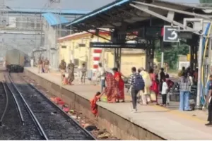 मिर्जापुर हादसा: चुनार स्टेशन पर ट्रेन की चपेट में आने से 8 महिला श्रद्धालुओं की मौत, वाराणसी जा रही थीं देव दीपावली स्नान के लिए