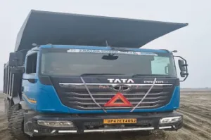 गोंडा : रिंग रोड निर्माण की आड़ में अवैध खनन, पोकलैंड और 7 डंपर सीज—खनन विभाग व पुलिस की संयुक्त कार्रवाई