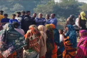 सुलतानपुर: बाग में युवक का शव मिलने से हड़कंप, पास में खड़ी मिली बाइक, पुलिस जांच में जुटी