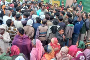 लखीमपुर खीरी: बाघ के हमले में बच्ची की मौत पर उबाल, दुधवा मुख्यालय का ग्रामीणों ने किया घेराव