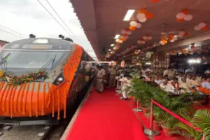 Varanasi News : वंदे भारत ट्रेन के संचालन पर वाराणसी की महिलाओं ने जताई खुशी, कहा.. प्रधानमंत्री मोदी देश के शेर हैं