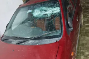 Ballia Breaking : प्रधान के घर में घुसकर दबंगों की करतूत, मारपीट, गाली-गलौज और गाड़ियों में तोड़फोड़