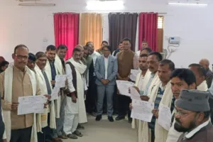 बलिया: 100% SIR पूरा करने वाले 17 बीएलओ को किया गया सम्मानित