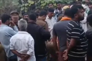 Deoria News: छत पर खेलते समय करंट की चपेट में आई 5 साल की बच्ची, मौत से परिवार में मचा कोहराम