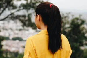 महिला सेल्स मैनेजर के खिलाफ एजेंसी मालिक ने कराया केस, वजह जानकर रह जाएंगे हैरान