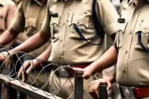 UP News : फिरोजाबाद में पुलिस और SOG का संयुक्त अभियान, मुठभेड़ के बाद दो वांछित आरोपी गिरफ्तार, शिक्षक दंपत्ति से लूट के मामले में थे फरार