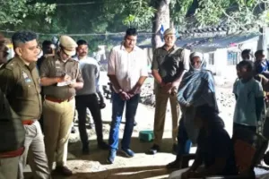 Jaunpur News: प्रेम प्रसंग के शक में 22 वर्षीय युवती की गला रेतकर हत्या, आरोपी की तलाश में पुलिस की 4 टीमें सक्रिय
