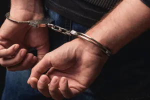 Azamgarh Encounter: मुठभेड़ के बाद शातिर बदमाश गिरफ्तार, पैर में गोली लगने से हुआ घायल