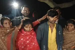 सीतापुर: पेड़ से लटकते मिले पति-पत्नी के शव, 22 दिन पहले की थी लव मैरिज