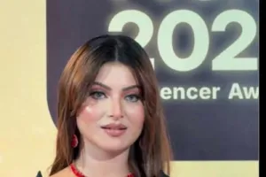 सात का सितारा बुलंद: उर्वशी रौतेला और लकी नंबर 7 का ग्लैमरस कनेक्शन