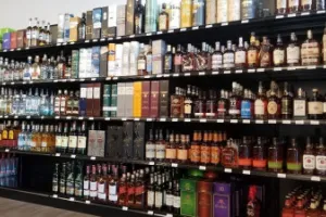 Liquor Lovers के लिए खुशखबरी: बलिया में क्रिसमस और न्यू ईयर पर देर रात तक खुलेंगी आबकारी दुकानें