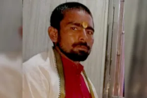 बदायूं : मंदिर परिसर में सन्यासी का शव पेड़ से लटका मिला, पुलिस जांच में जुटी