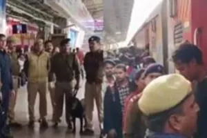 झांसी: हीराकुंड एक्सप्रेस में सीट विवाद के बाद फैलाई गई ‘आतंकी’ की अफवाह, जांच के बाद मामला निकला झूठा