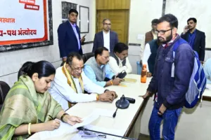भाजपा प्रदेश कार्यालय में मंत्रियों ने सुनीं कार्यकर्ताओं की समस्याएं, कई मामलों का मौके पर समाधान