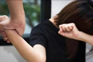 रामपुर: चौराहे पर खड़ी छात्रा से बाइक सवार युवकों की अश्लील हरकतें, दो पर मुकदमा दर्ज