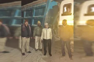 UP : खनन डंपरों पर चला प्रशासन का डंडा, दो दिन में 10 डंपर सीज, खनन माफिया में हड़कंप