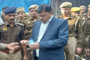 UP : दूसरे दिन भी चला सत्यापन अभियान, दरगाह पर ठहरे लोगों के जांचे गए पहचान पत्र