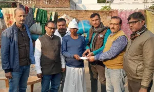 Ballia News: दिवंगत रसोइया के परिवार तक पहुंची मदद, प्राथमिक शिक्षक संघ ने बढ़ाया सहयोग का हाथ