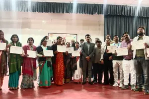 बलिया : DM ने 210 BLO और सुपरवाइजर्स को किया सम्मानित