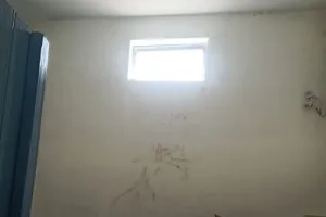 बलिया में शराब दुकान का ताला तोड़कर 1.90 लाख की चोरी, सीसीटीवी में कैद हुई चोरों की हरकत