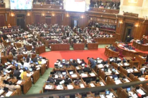 शीतकालीन सत्र में हंगामा: सपा का वॉकआउट, सरकार का जवाब, किसान पलायन नहीं, खेती की ओर लौट रहे