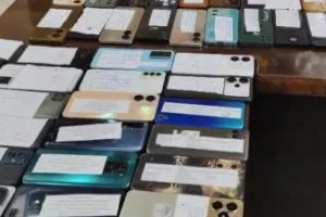 प्रतापगढ़ : पुलिस को बड़ी सफलता, 90 मोबाइल बरामद कर वैध मालिकों को सौंपे