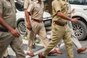 Lucknow News: अवैध शराब तस्करी का खुलासा, 13,812 बोतल विदेशी शराब बरामद, एक तस्कर गिरफ्तार