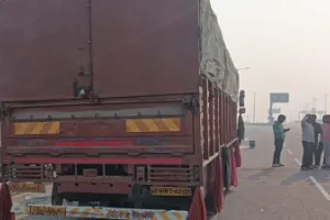 पूर्वांचल एक्सप्रेस-वे पर शराब चोरी का मामला, आबकारी निरीक्षक ने ट्रक चालक के खिलाफ दर्ज कराया गबन का मुकदमा