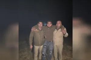 बदायूं: किन्नर के घर डकैती का इनामी आरोपी पुलिस मुठभेड़ में गिरफ्तार
