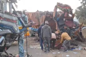 कांकेर में दर्दनाक हादसा: ट्रकों की आमने-सामने टक्कर में तीन की मौके पर मौत