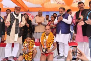 मैराथन के खास सितारे बने बलिया के ये दो धावक, परिवहन मंत्री ने ऐसे बढ़ाया उत्साह