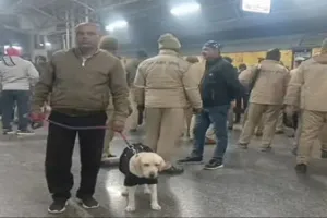 चंदौली : तेजस राजधानी एक्सप्रेस में बम की अफवाह से मचा हड़कंप, सुरक्षा एजेंसियों ने की सघन तलाशी