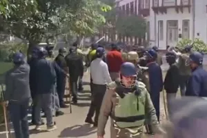 यूजीसी के नए कानून को लेकर बीएचयू में भारी हंगामा, पथराव के बाद पुलिस और पीएसी तैनात