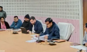 बलिया डीएम ने ग्रीनफील्ड एक्सप्रेसवे व NH-27बी की प्रगति परखी, लापरवाही पर ठेकेदार के खिलाफ FIR के निर्देश