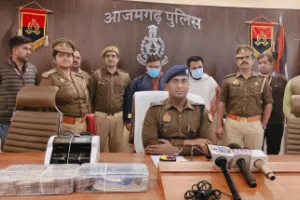 Azamgarh News: चीनी कनेक्शन वाली साइबर ठगी का भंडाफोड़, दो शातिर गिरफ्तार; नकदी, मोबाइल और लग्जरी वाहन बरामद