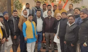 बलिया से स्थानांतरित डीआई के सम्मान में आयोजित समारोह में दवा कारोबारियों की भावनाएँ उमड़ीं, कई हुए भावुक।