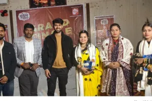 बुंदेलखंड के सबसे बड़े लोकगीत मंच ‘बुंदेली बावरा’ में नारी शक्ति का परचम, टीकमगढ़ की सविता राज बनीं विजेता