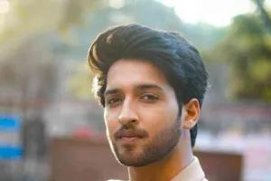 सोनी सब के ‘इत्ती सी खुशी’ में रजत वर्मा का नया लुक बना चर्चा का विषय, शाहरुख खान के ‘मोहब्बतें’ स्टाइल से मिली प्रेरणा