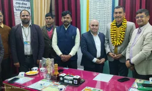 LIC बलिया ने रचा नया इतिहास, एक दिन में 897 पॉलिसियां कर बनाया कीर्तिमान