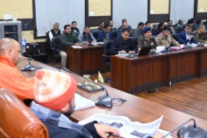 वाराणसी में CM योगी का सख्त निर्देश: दालमंडी सड़क चौड़ीकरण व भूमि अधिग्रहण में आए तेजी, माफिया-गुंडों पर कसा शिकंजा