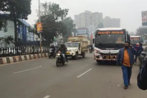 Lucknow News: शहर में बेखौफ दौड़ रहीं डग्गामार बसें, कार्रवाई से दूर ट्रैफिक पुलिस