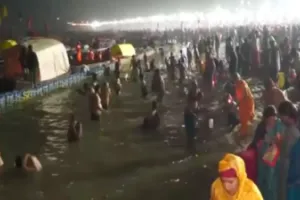 Magh Mela 2026: मौनी अमावस्या पर संगम में उमड़ा आस्था का सैलाब, ब्रह्म मुहूर्त में लाखों ने लगाई पवित्र डुबकी