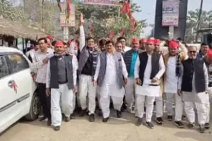 बीएलओ पर दबाव और प्रशासनिक अनदेखी के खिलाफ सपा का विरोध प्रदर्शन